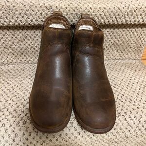 UGS Chelsea Winter Boots